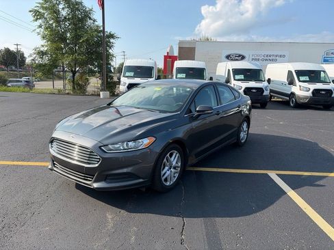 Used 2016 Ford Fusion SE FWD image 1