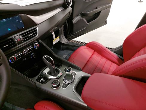 New 2025 Alfa Romeo Giulia w/ Veloce Package Rwd image 25