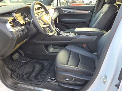 New 2025 Cadillac XT5 Luxury image 24