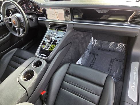 Used 2018 Porsche Panamera 4S image 17