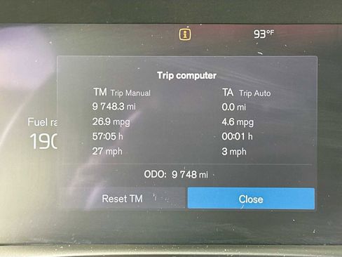 Used 2025 Volvo XC40 B5 Plus image 12