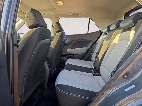 Used 2025 Hyundai Venue SEL FWD image 13