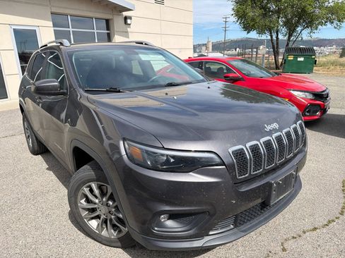 Used 2019 Jeep Cherokee Latitude Plus w/ Cold Weather Group AWD/4WD image 5