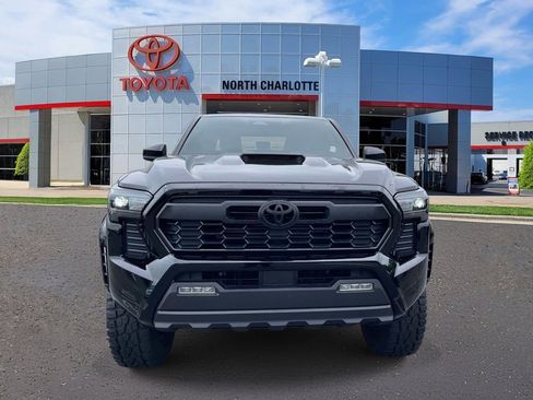 Used 2025 Toyota Tacoma TRD Sport AWD/4WD image 3