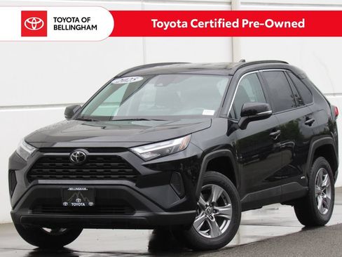 Certified 2025 Toyota RAV4 XLE AWD/4WD image 1