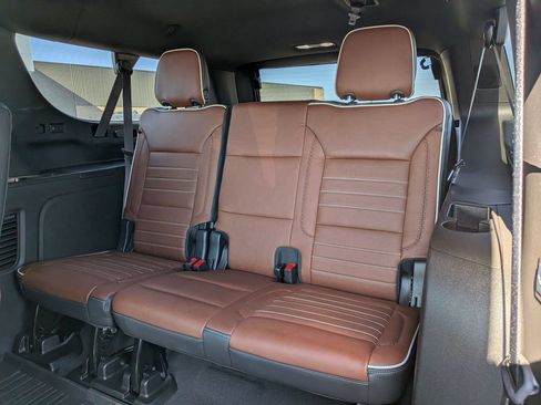 Used 2024 GMC Yukon XL Denali Ultimate AWD/4WD image 23