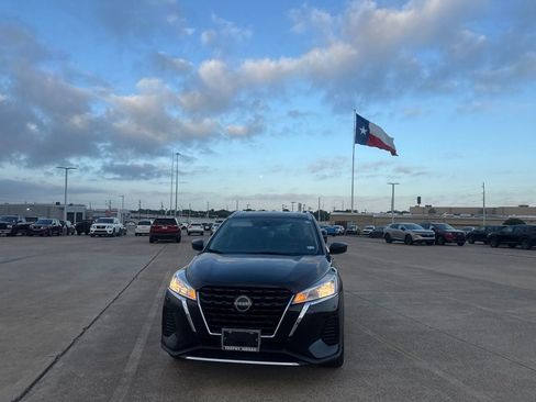 Used 2023 Nissan Kicks SV FWD image 6