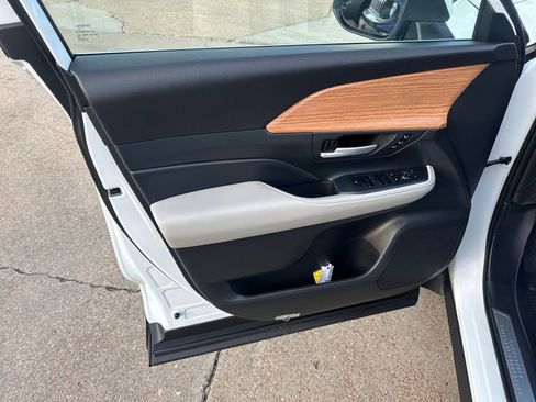 Used 2025 Toyota Grand Highlander Limited image 11