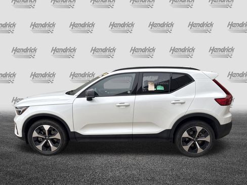 Used 2025 Volvo XC40 B5 Plus image 7