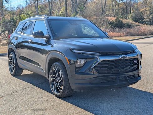 Used 2024 Chevrolet TrailBlazer RS w/ Convenience Package image 2