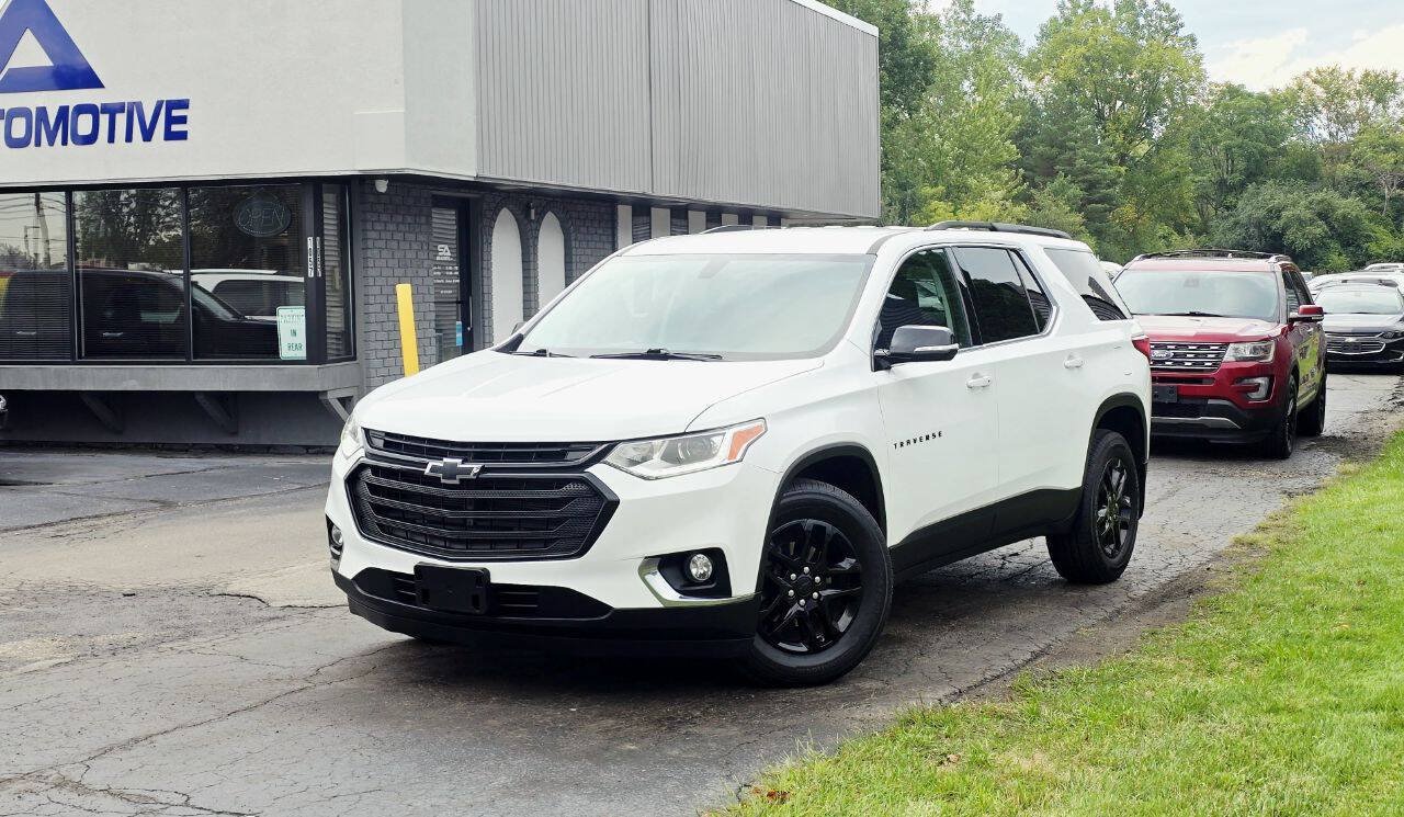 Used 2019 Chevrolet Traverse LT w/ LPO, Blackout Package AWD/4WD image 2