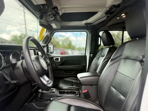 Used 2023 Jeep Wrangler Unlimited Sahara AWD/4WD image 16