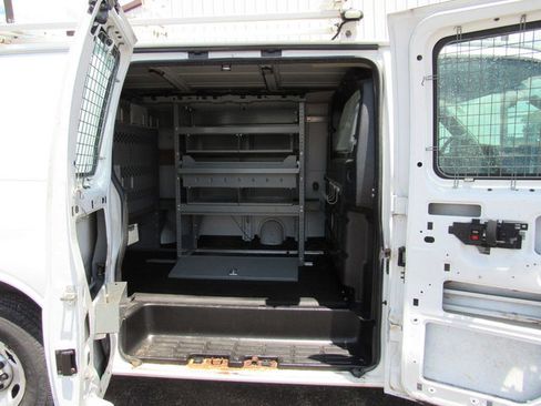 Used 2018 Chevrolet Express 2500 w/ Driver Convenience Package RWD image 16