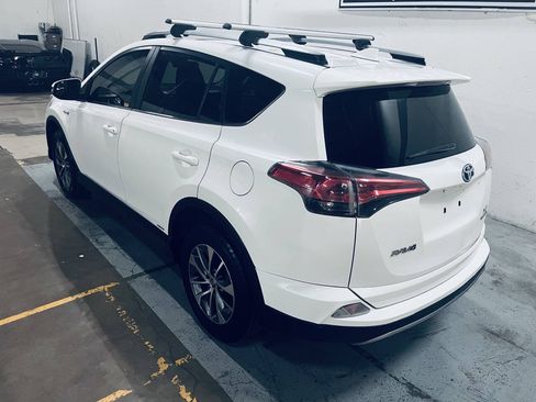 Used 2017 Toyota RAV4 XLE AWD/4WD image 11