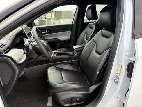 Used 2025 Jeep Compass Limited AWD/4WD image 27