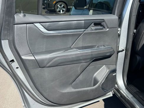 Used 2025 GMC Acadia Elevation FWD image 18