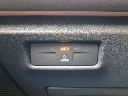 New 2025 Volkswagen Tiguan SE image 25