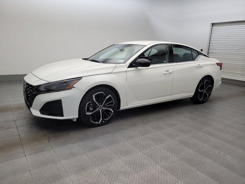 Used 2025 Nissan Altima 2.5 SR FWD image 2