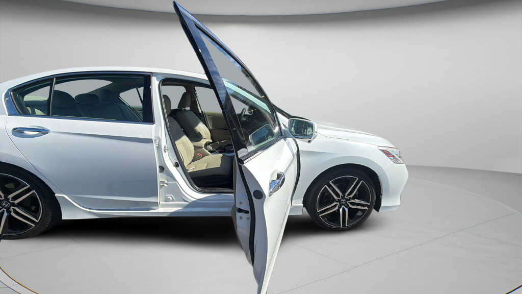 Used 2017 Honda Accord Touring image 34