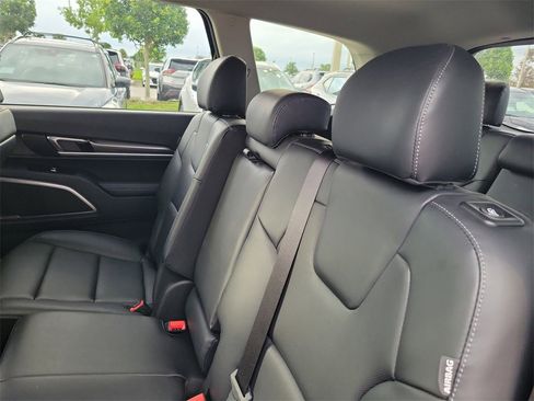 Used 2025 Kia Telluride LX image 15