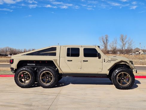 Used 2023 Jeep Gladiator Sport image 5