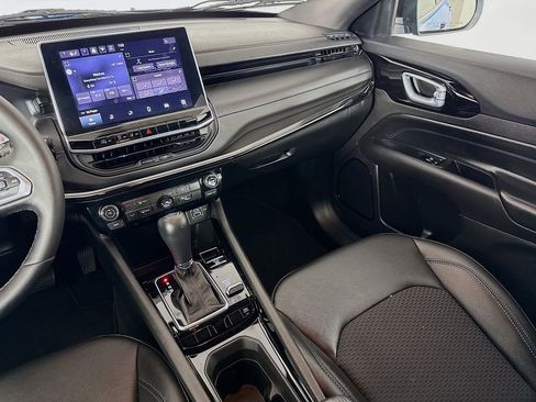 Used 2025 Jeep Compass Latitude w/ Altitude Special Edition image 26