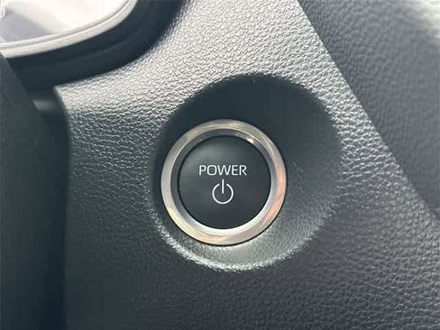 Used 2023 Toyota Corolla Cross SE image 11