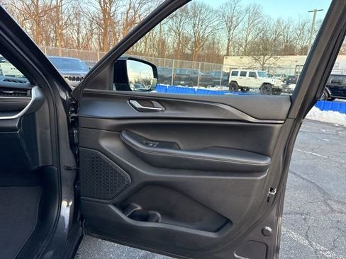 Used 2023 Jeep Grand Cherokee Altitude image 30