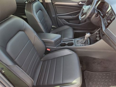 Used 2022 Volkswagen Jetta SE image 14