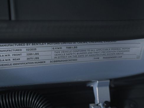 Used 2025 Bentley Flying Spur Plug-In Hybrid image 38