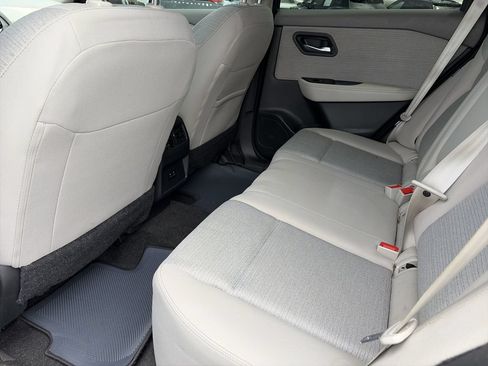 Certified 2023 Nissan Rogue SV FWD image 18