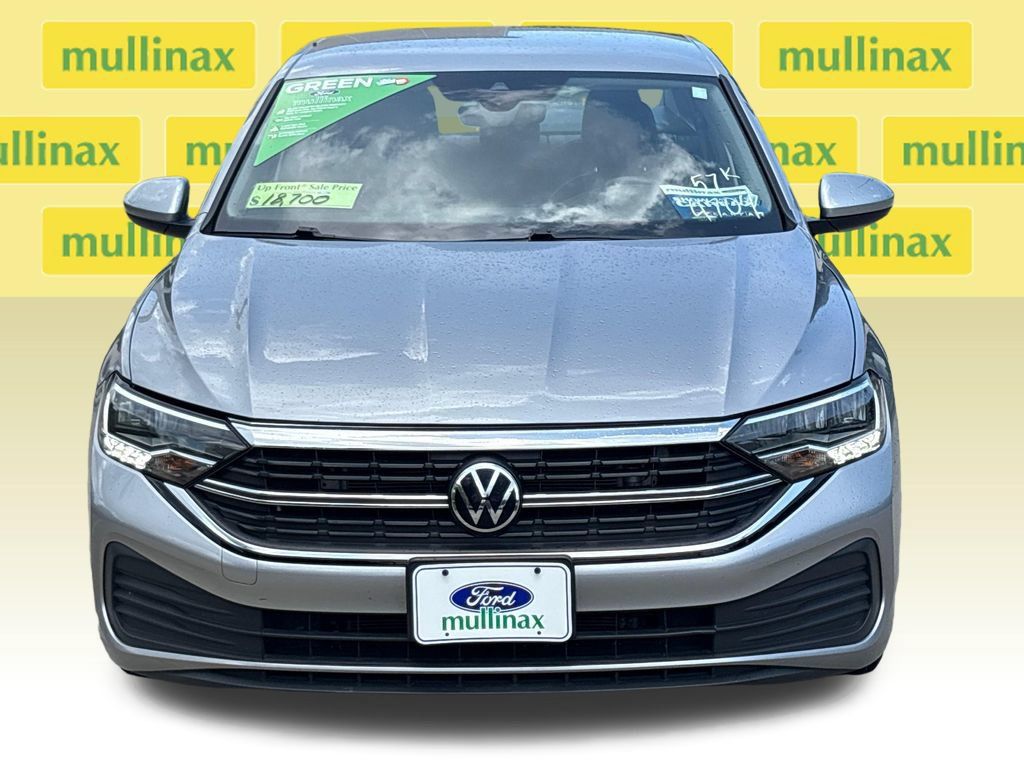 Used 2024 Volkswagen Jetta SE FWD image 13