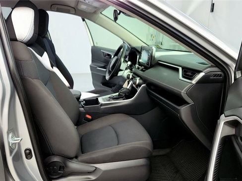 Certified 2022 Toyota RAV4 LE image 29