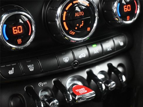 Used 2022 MINI Cooper 2-Door Hardtop image 5