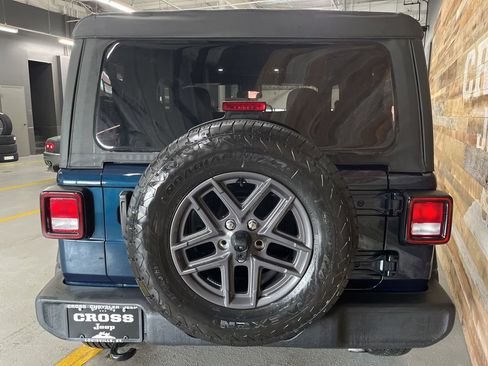 Used 2025 Jeep Wrangler Sport AWD/4WD image 22