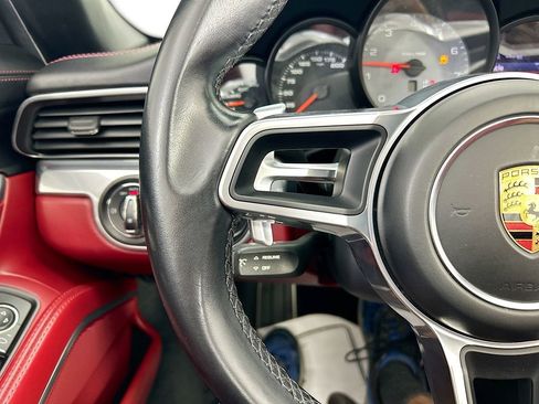 Used 2019 Porsche 911 Cabriolet image 11