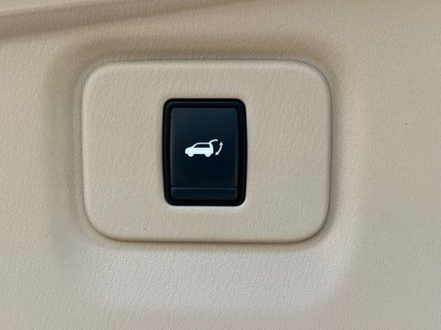 Used 2019 Nissan Pathfinder Platinum image 15