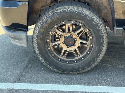 Used 2017 Chevrolet Silverado 1500 LTZ Z71 w/ LTZ Plus Package image 6