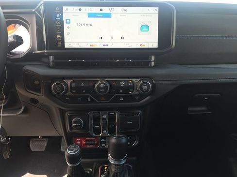 Used 2025 Jeep Wrangler Unlimited Rubicon 4xe w/ Convenience Group image 3