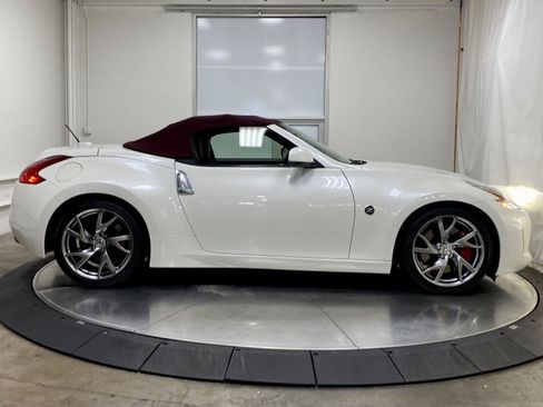 Used 2017 Nissan 370Z Touring Sport RWD image 18