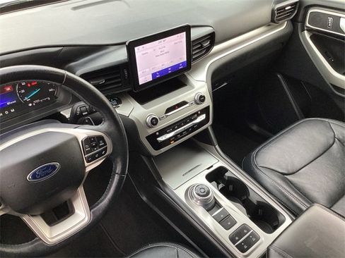Used 2020 Ford Explorer XLT image 23