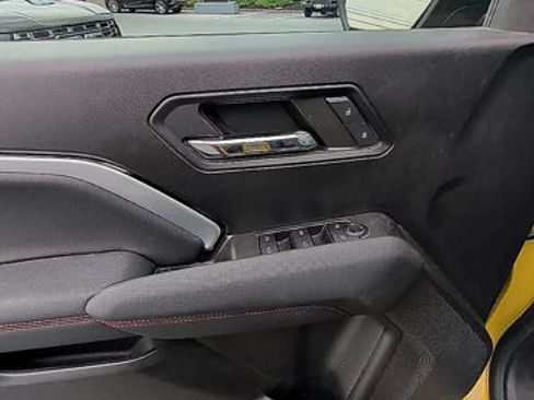 Used 2023 Chevrolet Colorado Z71 w/ Z71 Convenience Package 2 AWD/4WD image 18