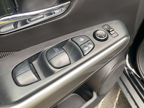 Used 2020 Nissan Kicks SV FWD image 13