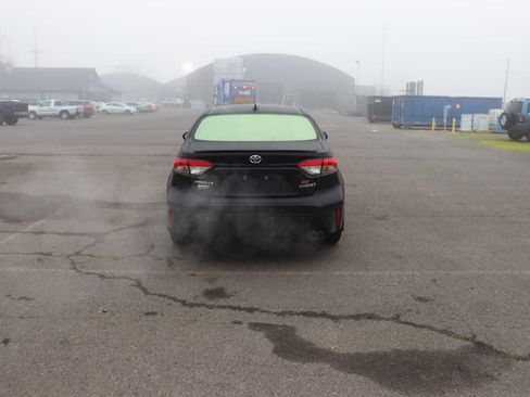 Used 2024 Toyota Corolla SE w/ SE Package image 6