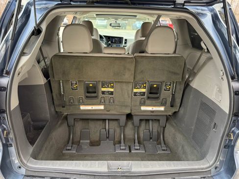 Used 2015 Toyota Sienna XLE w/ XLE Navigation Package image 42