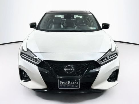 Used 2023 Nissan Maxima SR w/ Sport Mat Group FWD image 2