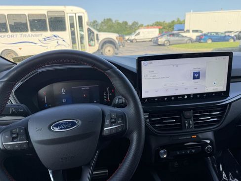Used 2024 Ford Escape ST-Line w/ Tech Pack #1 AWD/4WD image 4