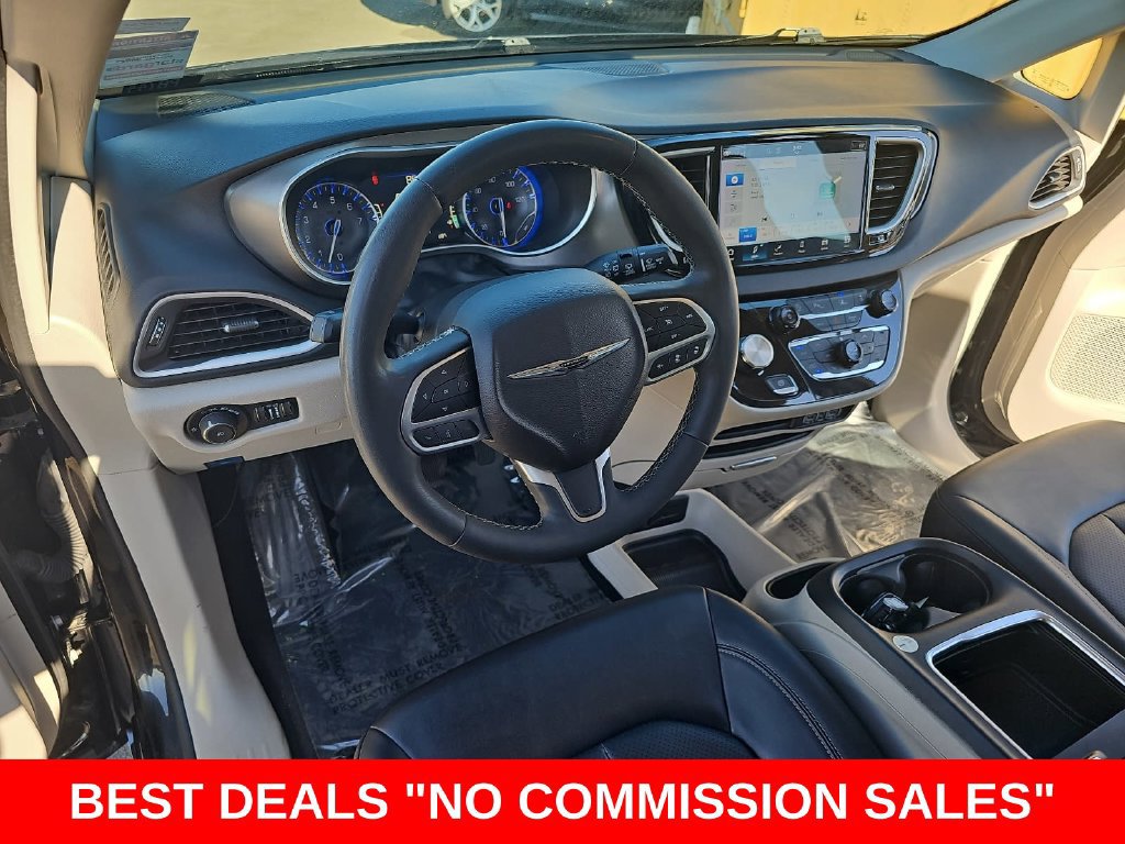 Used 2024 Chrysler Pacifica Touring-L FWD image 17