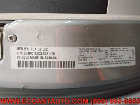 Used 2020 Chrysler Voyager L FWD image 18