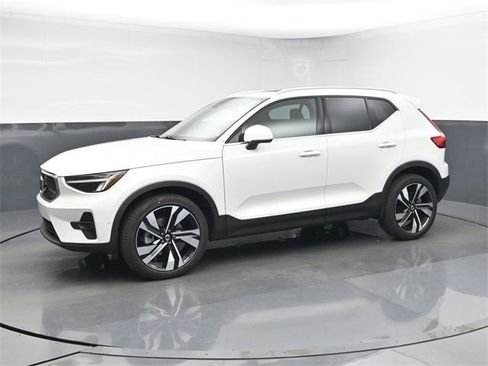 Used 2024 Volvo XC40 B5 Plus w/ Protection Package Premier image 4